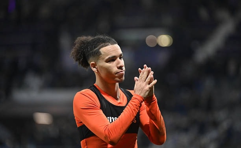 Illustration : "Mercato OM, Rennes : Un club inattendu dégaine pour Ilan Kebbal, Marseille et Rennes KO ?"