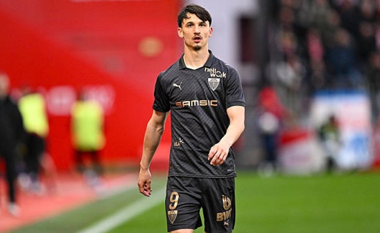 Illustration : "OL : L'incroyable erreur de jugement sur un serial buteur de Ligue 1 !"