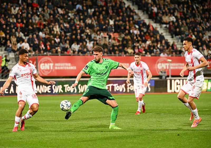 Illustration : ASSE : Philippe Montanier obligé de trancher, quel système pour valider la montée ?