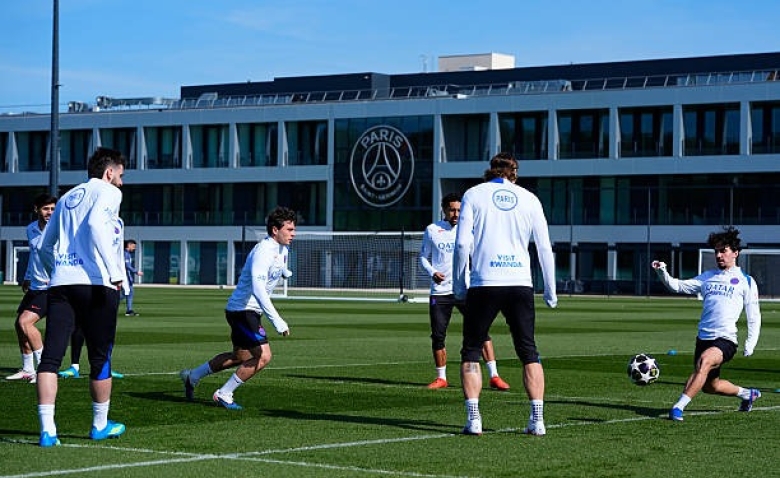 Illustration : "PSG - Liverpool : Deux cadres parisiens forfaits à quelques heures du choc !"