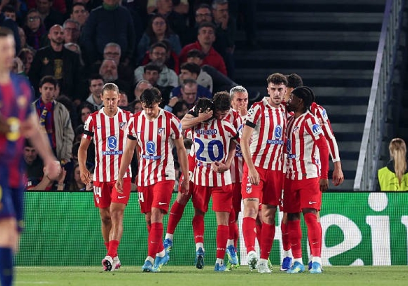 Illustration : FC Barcelone - Atlético Madrid : La vidéo du coup franc somptueux d'Alvarez ! (0-1) - Ligue des Champions