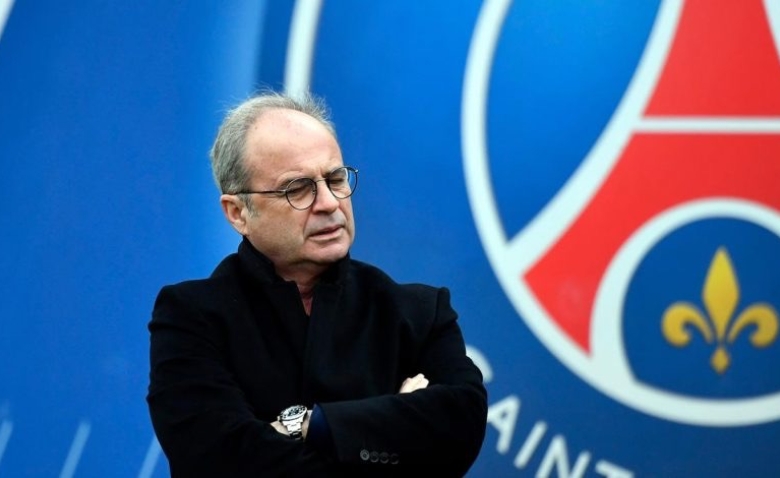 Illustration : "Mercato PSG : Luis Campos prêt à lâcher le pactole pour un milieu inattendu de Premier League !"