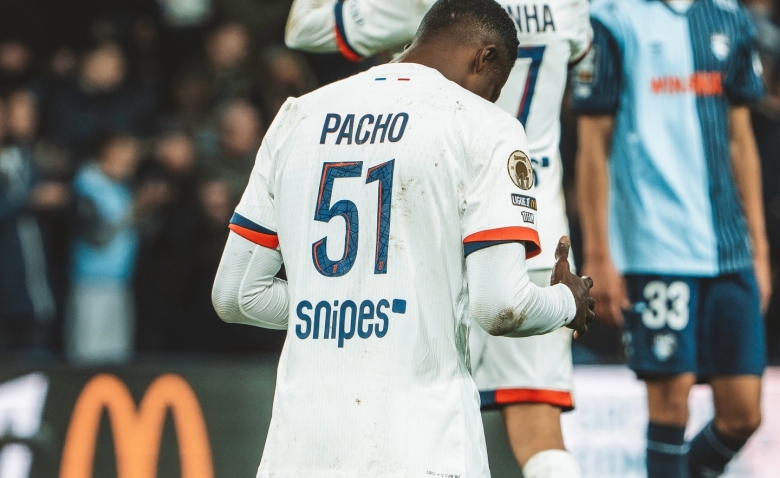 Illustration : "Mercato PSG : Une première offre majuscule dégainée pour la doublure de Pacho !"