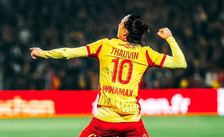 Illustration : "Ligue 1 : Thauvin encore élu joueur du mois, un retour fracassant confirmé"