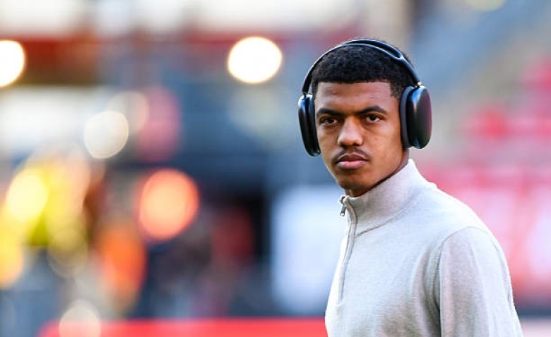 Illustration : "Mercato : Le Stade Rennais dit non au Borussia Dortmund pour Abdelhamid Ait Boudlal !"