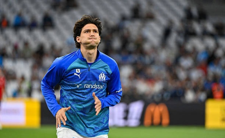 Illustration : "Mercato OM : Leonardo Balerdi poussé vers la sortie, le prix réclamé par Marseille dévoilé !"