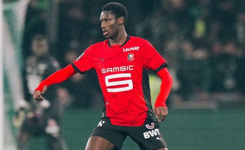 Illustration : "Mercato Rennes : Une offre alléchante reçue pour un grand espoir du SRFC"