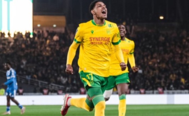 Illustration : "FC Nantes : Un nouveau contrat stratégique pour Tabibou, l'Europe déjà aux aguets ?"