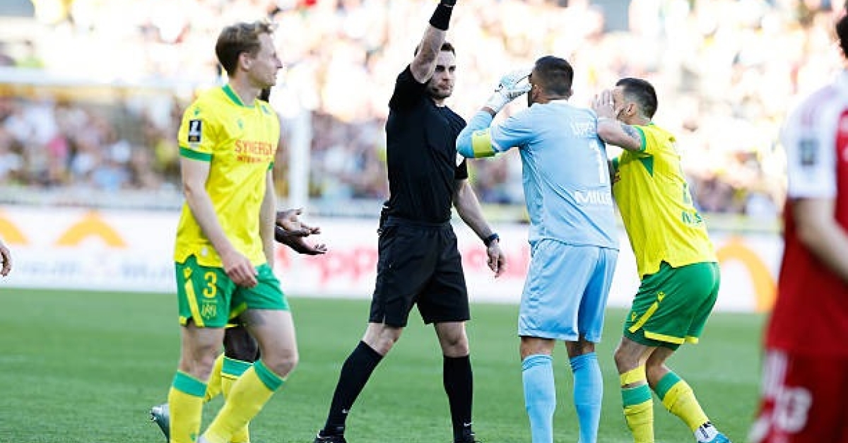 FC Nantes : Incroyable rebondissement pour Tabibou, l'arbitre avoue son erreur après le chaos