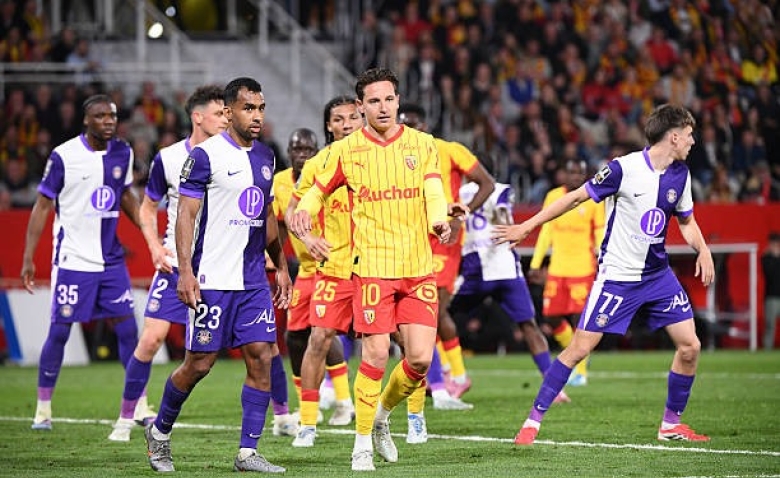 Illustration : "RC Lens - Toulouse FC : Les compos probables d'un choc pour une place en finale !"