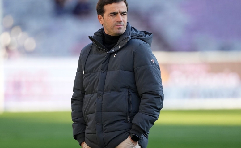 Illustration : "Toulouse FC : Un nom clinquant de Ligue 1 émerge pour succéder à Carles Martinez Novell !"