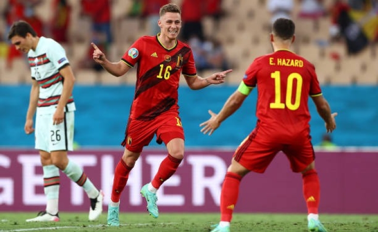 Illustration : "Mercato Lens : Un renfort offensif de luxe promis aux Sang et Or cet été !"