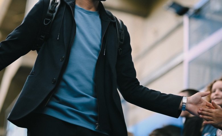 Illustration : "Ex-Strasbourg : Combien va réellement toucher Liam Rosenior après son licenciement à Chelsea ?"