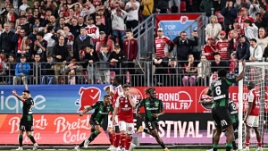 Illustration : Stade Brestois - RC Lens : Le résumé et les buts en vidéo (3-3) - Ligue 1 J30