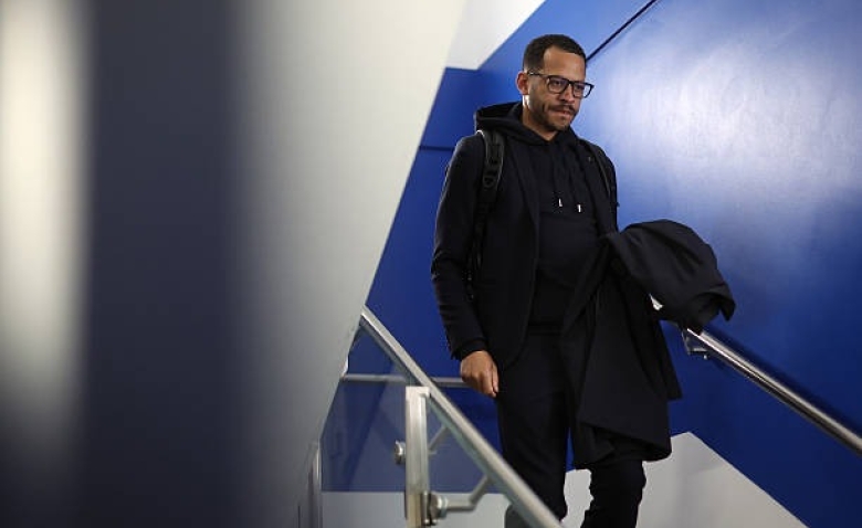 Illustration : "OM : Clap de fin pour Habib Beye ? L'OM active la piste Liam Rosenior !"