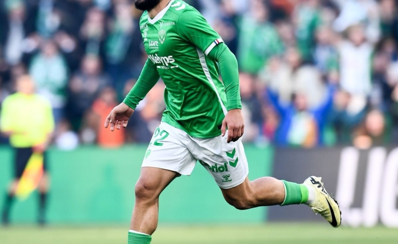 Illustration : "ASSE : Terrible verdict pour Zuriko Davitashvili, Saint-Étienne retient son souffle"