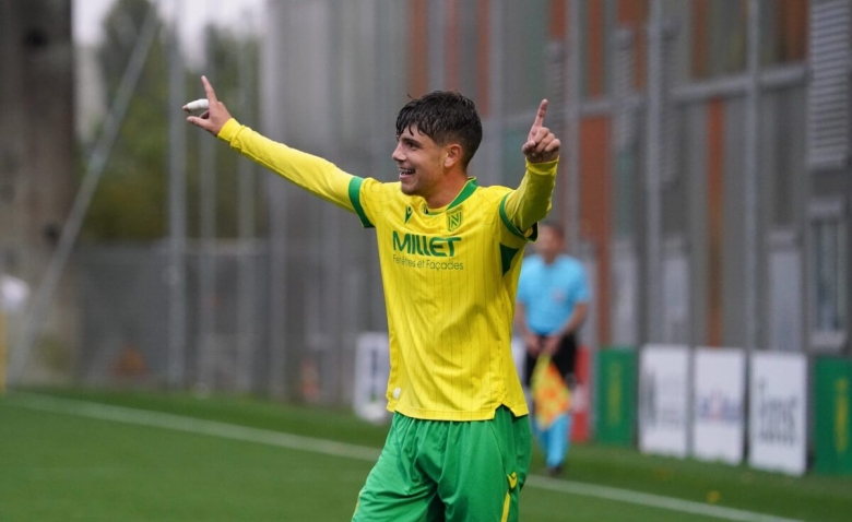 Illustration : "Mercato Nantes : Les Canaris bouclent la signature d'un grand espoir de l'équipe de France !"