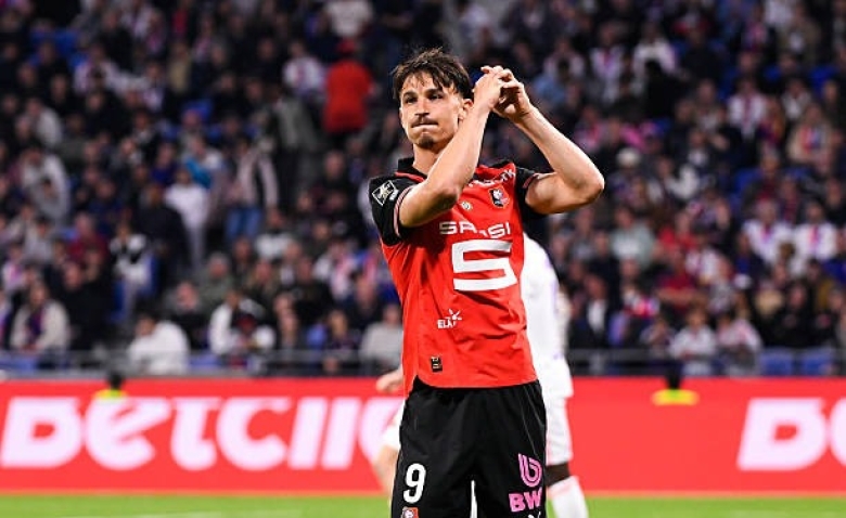 Illustration : "Mercato Rennes : Une plus-value XXL se profile pour une recrue phare de l'été 2025 !"