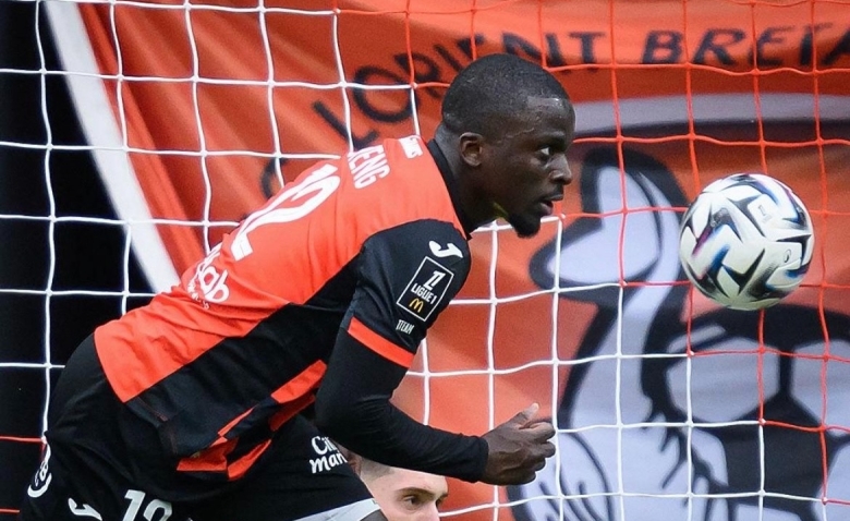 Illustration : "Mercato Lorient : Un second départ XXL se dessine dans le sillage de Pablos Pagis !"