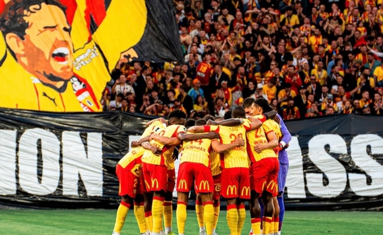 Illustration : "RC Lens : Qualifiés en Ligue des champions, les Sang et Or lancent un mercato XXL !"