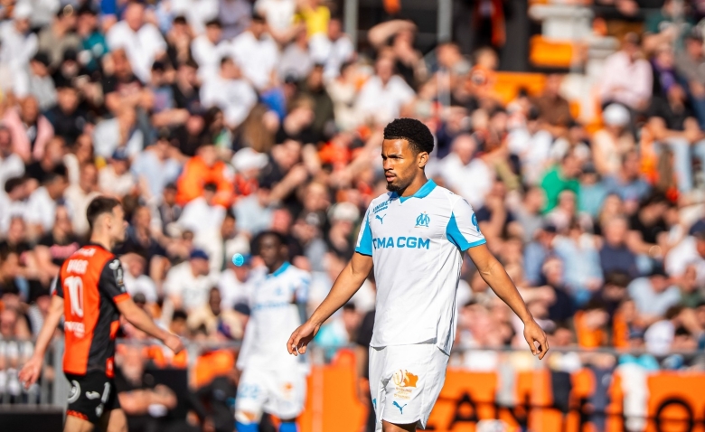 Illustration : "Mercato OM : Arsenal veut vendre Ethan Nwaneri après son passage fantôme à Marseille !"