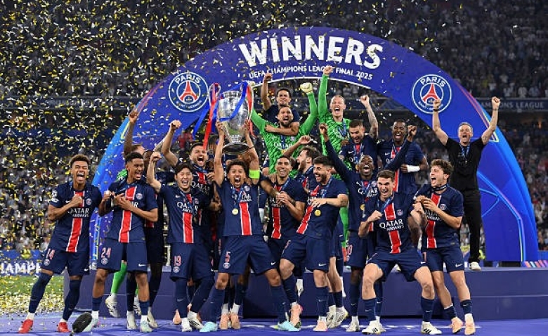 Illustration : "Mercato PSG : Un exode massif dans les rangs de Luis Enrique malgré un sacre en LDC ?"