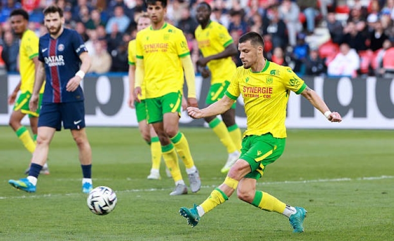 Illustration : "Mercato Nantes : Une signature en bonne voie en prévision de la Ligue 2 !"