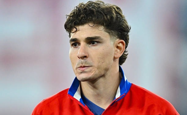 Illustration : "Mercato : Le PSG prêt à claquer 150 M€ pour Julian Alvarez, le Barça jette l'éponge !"