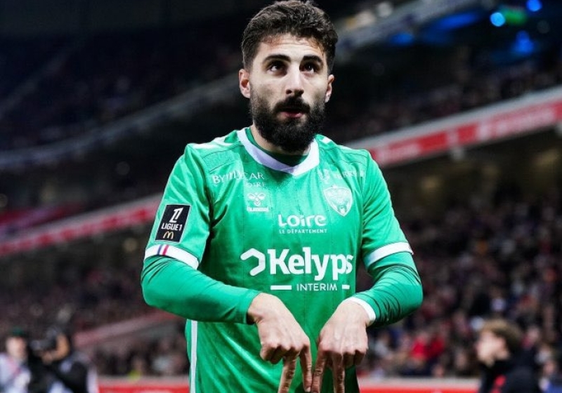 Illustration : Mercato ASSE : Deux mastodontes français s'intéressent à Zuriko Davitashvili !