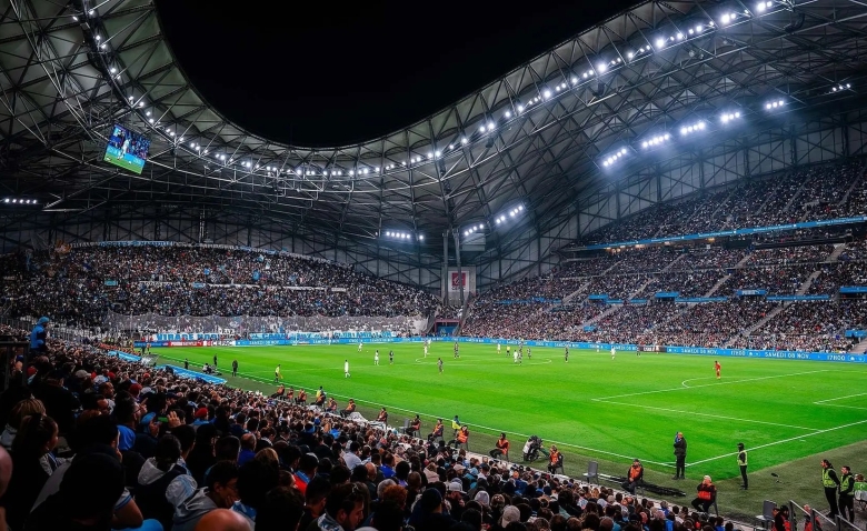 Illustration : "OM : Malgré l'Europe, les supporters marseillais détruisent la saison du club !"