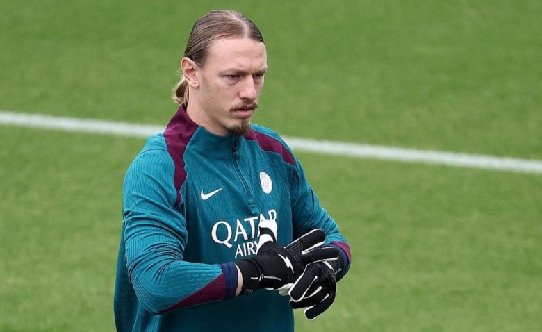 Illustration : "Mercato PSG : un énorme gardien visé pour concurrencer Safonov"