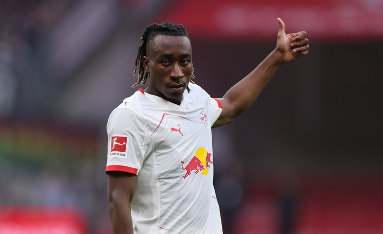 Illustration : "Mercato : PSG et Liverpool en guerre pour Yan Diomandé, le dossier de l'été est lancé !"