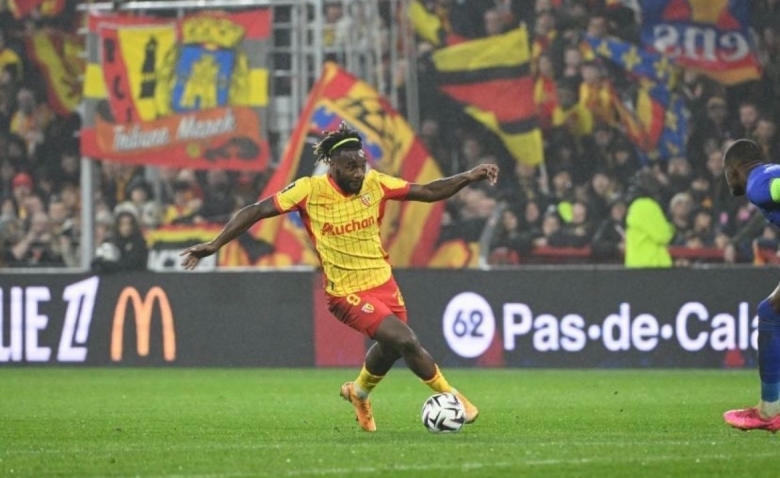 Illustration : "Mercato Lens : L'avenir de Saint-Maximin relancé par une piste italienne ?"