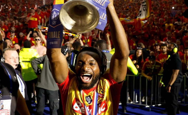 Illustration : "RC Lens : La MLS tente Saint-Maximin, mais Leca ne veut pas lâcher son dynamiteur !"