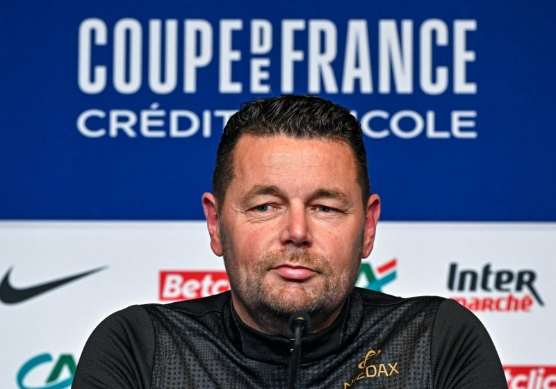 Illustration : RC Lens : Pierre Sage a annoncé son départ, Bollaert est sous le choc !