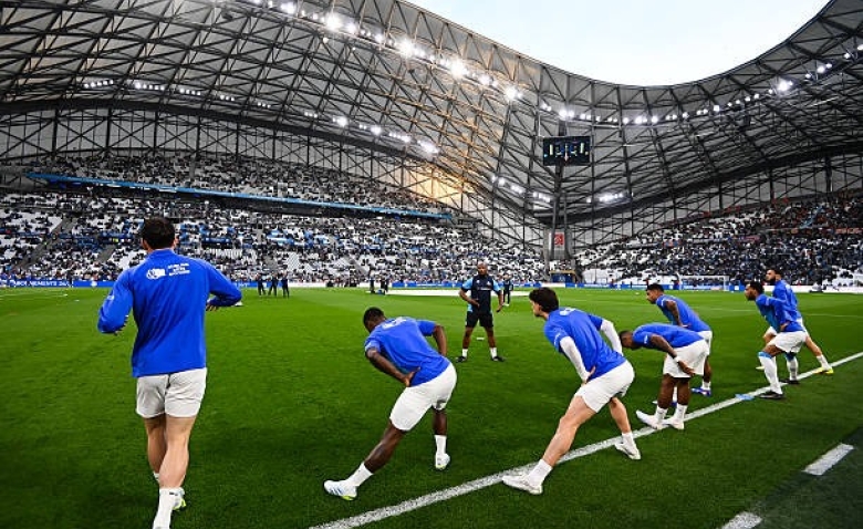 Illustration : "OM : Coup de théâtre financier, l'UEFA fait durer le suspense pour 15 clubs européens"
