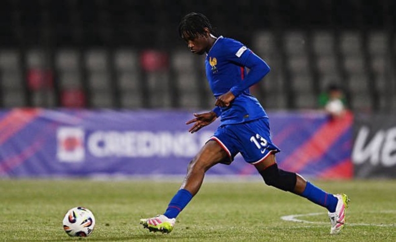 Illustration : "Mercato PSG : Manchester City a trouvé le nouveau Khusanov dans la capitale !"