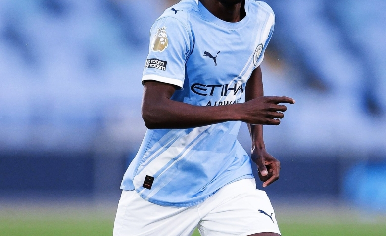Illustration : "Mercato : Sangaré quitte déjà Man City, la Ligue 1 sur le coup"