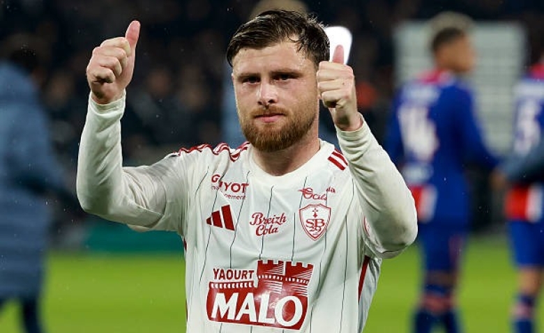 Illustration : "Mercato OM : Un joueur né à Marseille veut revenir au club !"