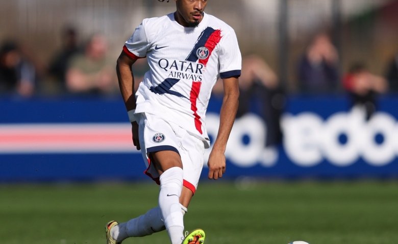 Illustration : "Mercato : encore un titi qui s'en va, Jangéal dit non au PSG pour rejoindre le Portugal"
