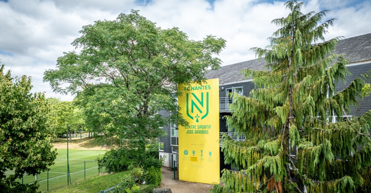 FC Nantes : Un jeune talent quitte gratuitement les Canaris pour un cador européen