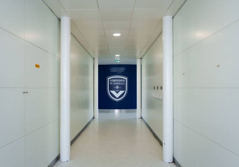 Illustration : Bordeaux : Le maire tape du poing sur la table et refuse le rachat des Girondins