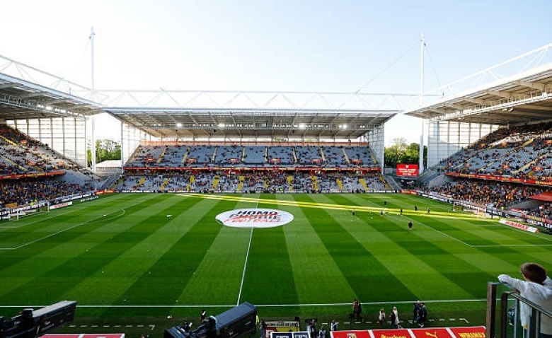 Illustration : "Mercato Lens : Un autre départ acté dans le sillage de Malang Sarr !"