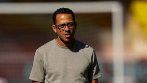 Illustration : Paris FC : Deux immenses entraîneurs recalés pour Liam Rosenior !
