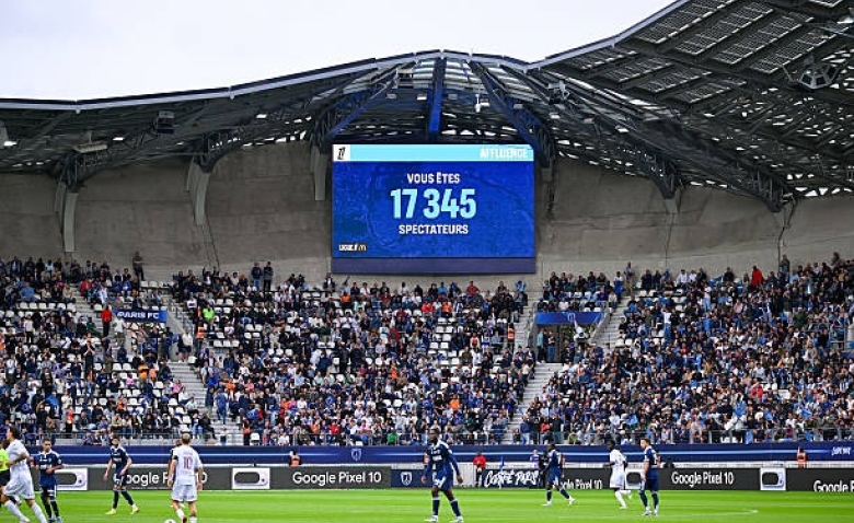 Illustration : "Mercato : Le Paris FC a chipé définitivement ce roc à Brighton pour 20M € !"