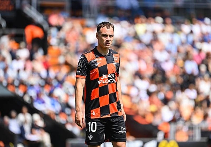 Illustration : Mercato : "Son entourage veut le placer partout", panique en Ligue 1 pour un crack à 15 millions !