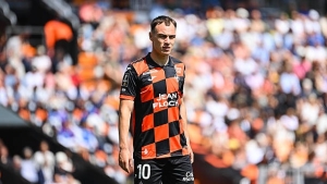 Illustration : Mercato : "Son entourage veut le placer partout", panique en Ligue 1 pour un crack à 15 millions !