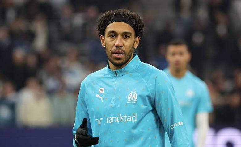 Illustration : "Mercato OM : Accord total et visite médicale imminente pour le départ d'Aubameyang !"