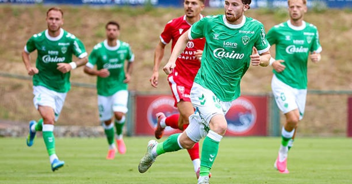 Mercato ASSE : Un départ surprise acté en attaque après le match en Suisse