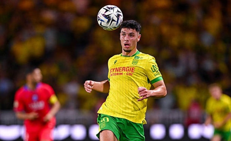 Illustration : "Mercato Nantes : Offre de Galatasaray et porte claquée au PFC, folle journée pour Matthis Abline"
